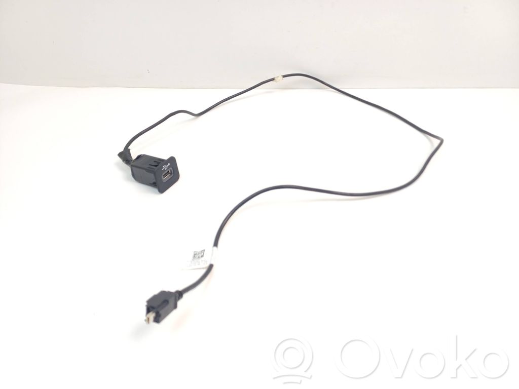 Jeep Cherokee USB socket connector 