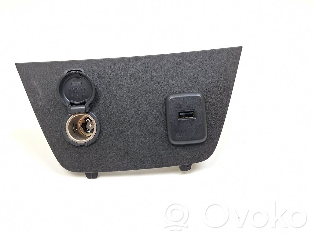 Opel Crossland X USB socket connector 
