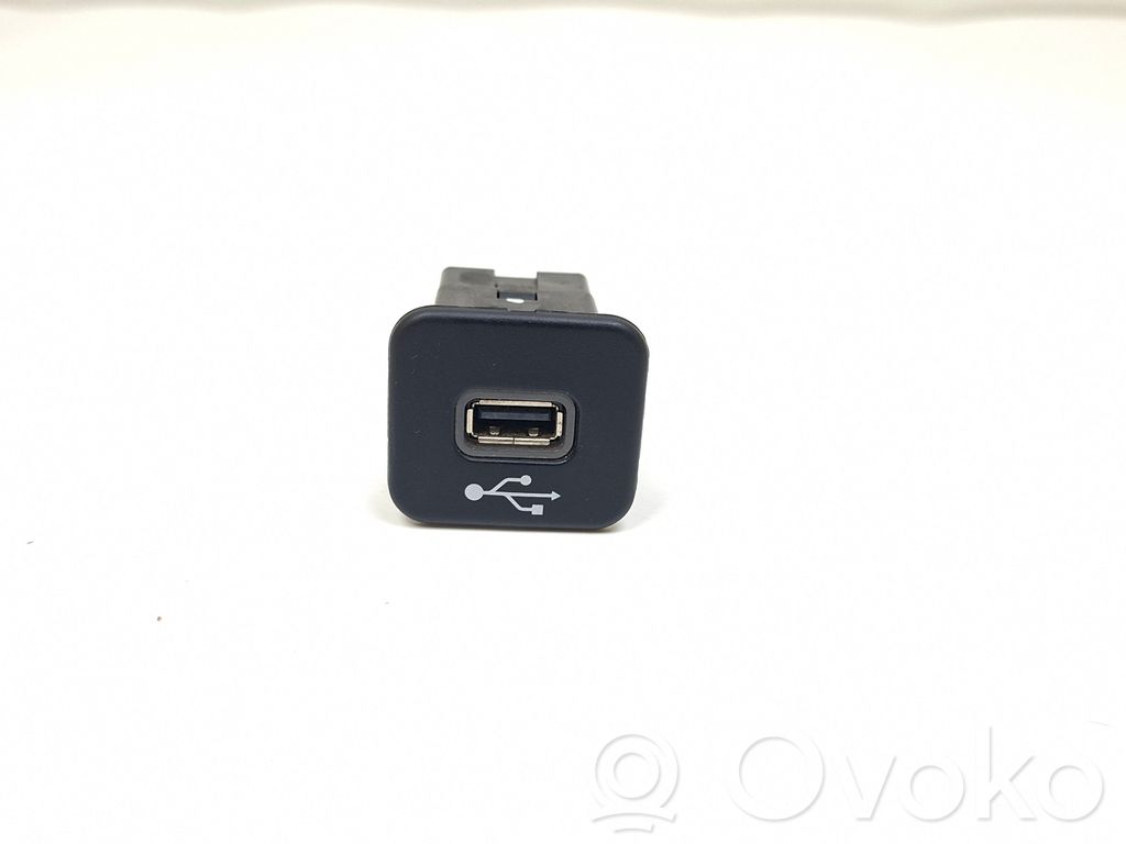 Jeep Compass Gniazdo / Złącze USB 