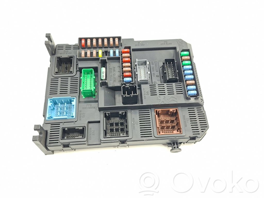Citroen C4 II Picasso Fuse module 