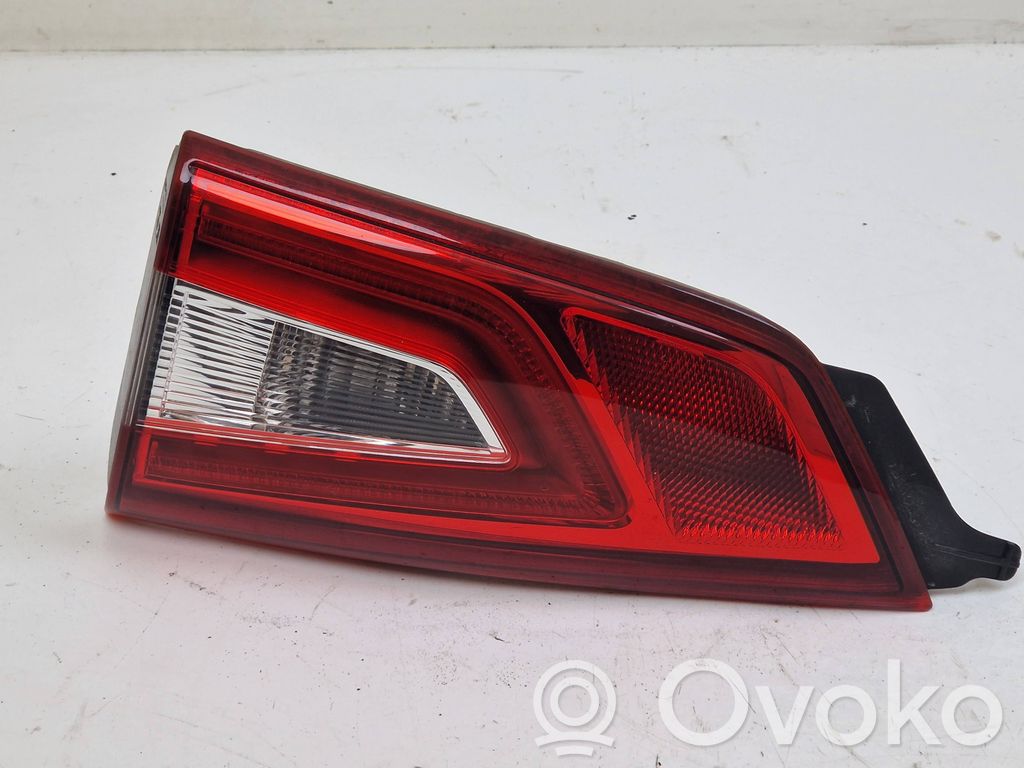 Nissan Qashqai Lampy tylnej klapy bagażnika 