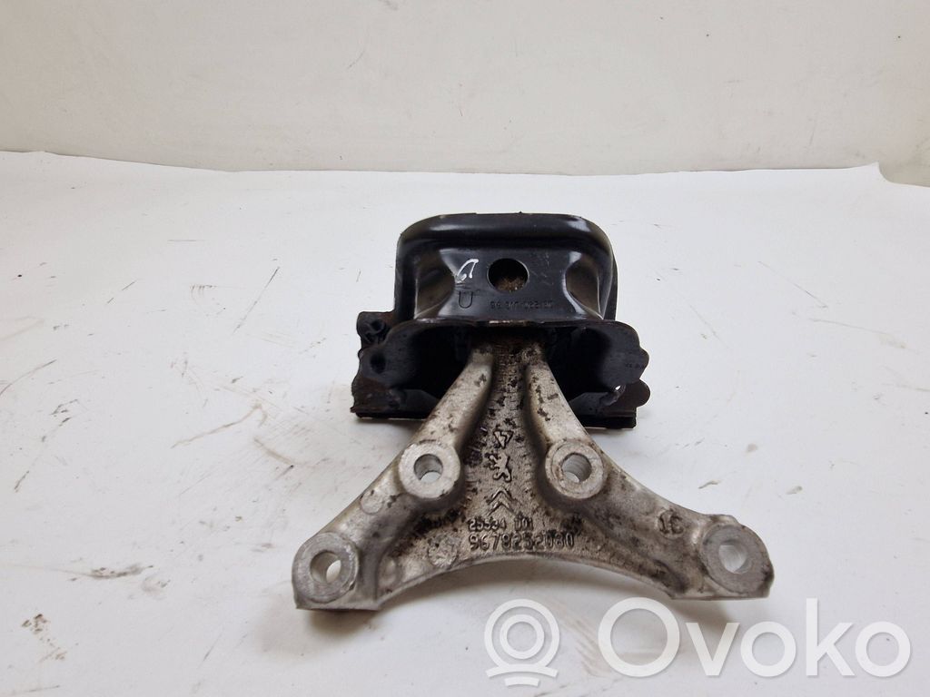 Citroen DS3 Engine mount bracket 