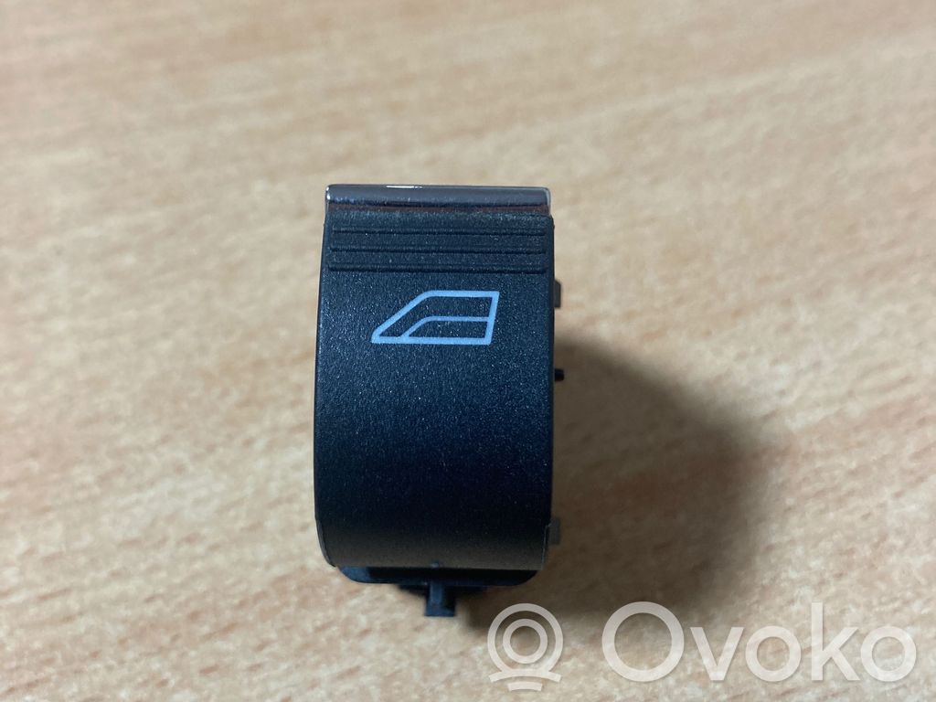 Electric window control switch   10071629,K8080