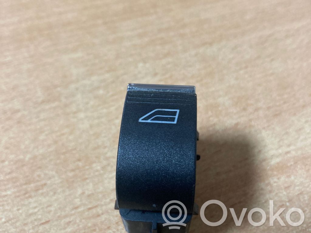 Ford Focus Electric window control switch 