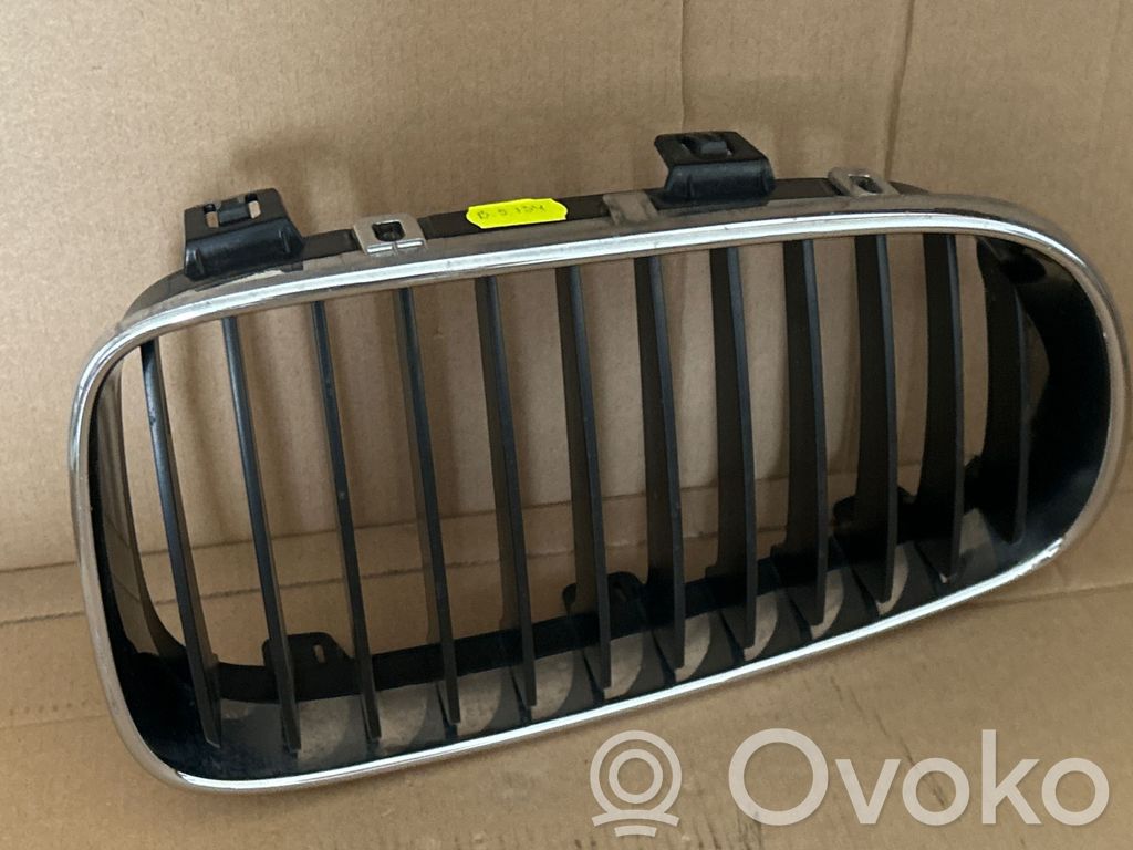 Front bumper upper radiator grill