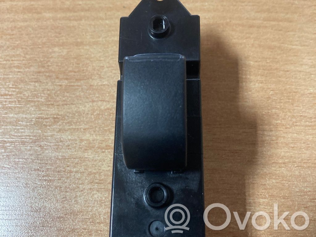 Mitsubishi Lancer Electric window control switch 