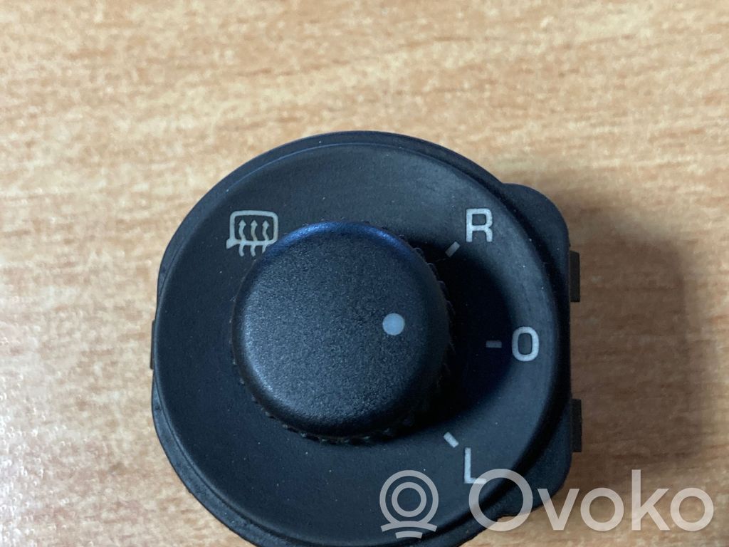 Skoda Octavia Mk2 (1Z) Wing mirror switch 