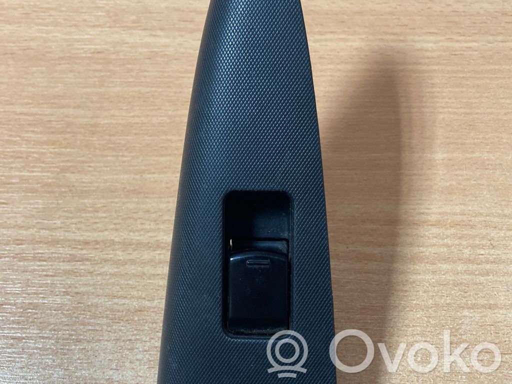 Nissan Note (E11) Electric window control switch 