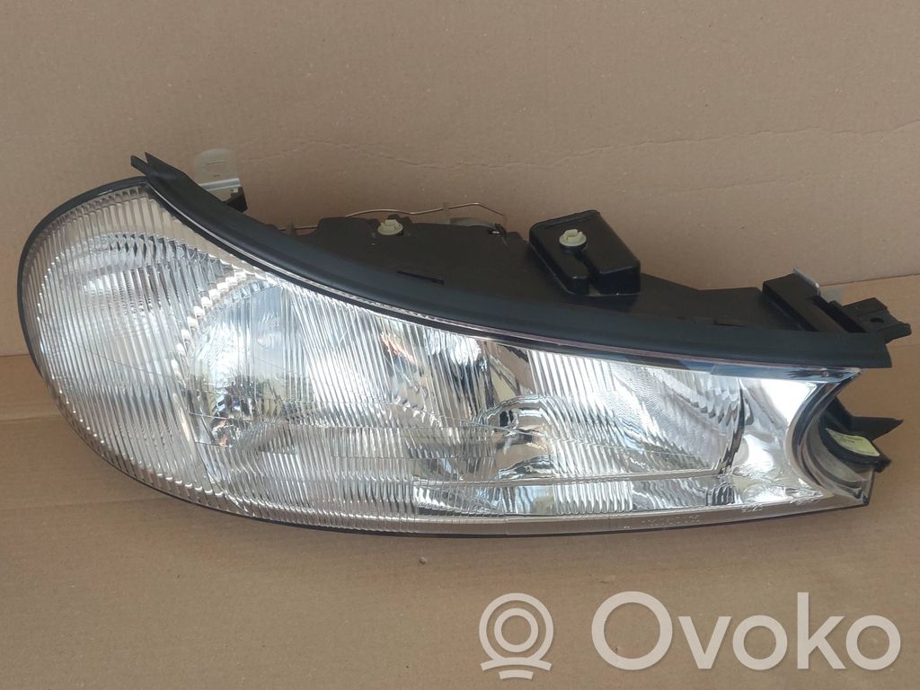 Ford Mondeo MK II Phare frontale 