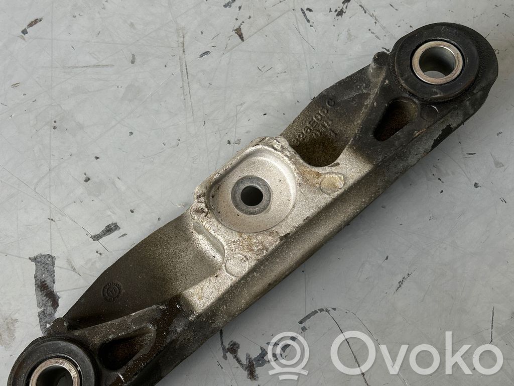 Volvo V40 Engine mount bracket 
