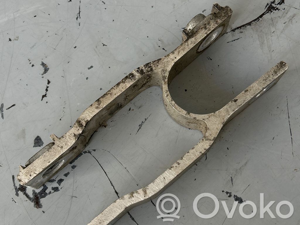 Volvo V40 Gearbox mounting bracket 