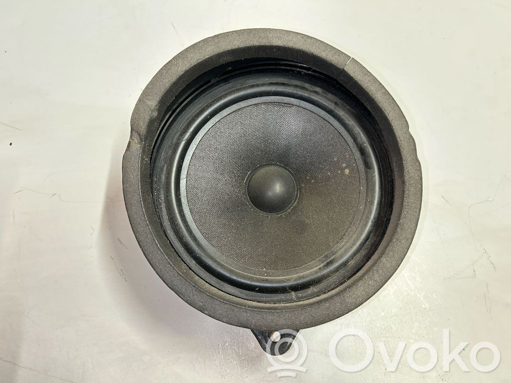 Altavoz de la puerta trasera   8379094,4913430814