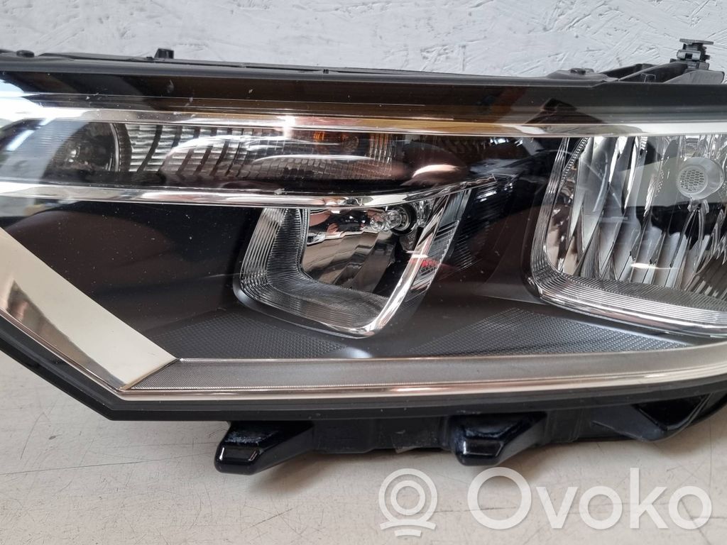Volkswagen PASSAT B8 Lampa przednia 