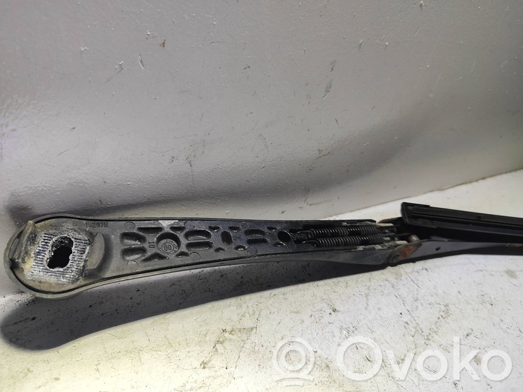 BMW 5 E39 Front wiper blade arm 