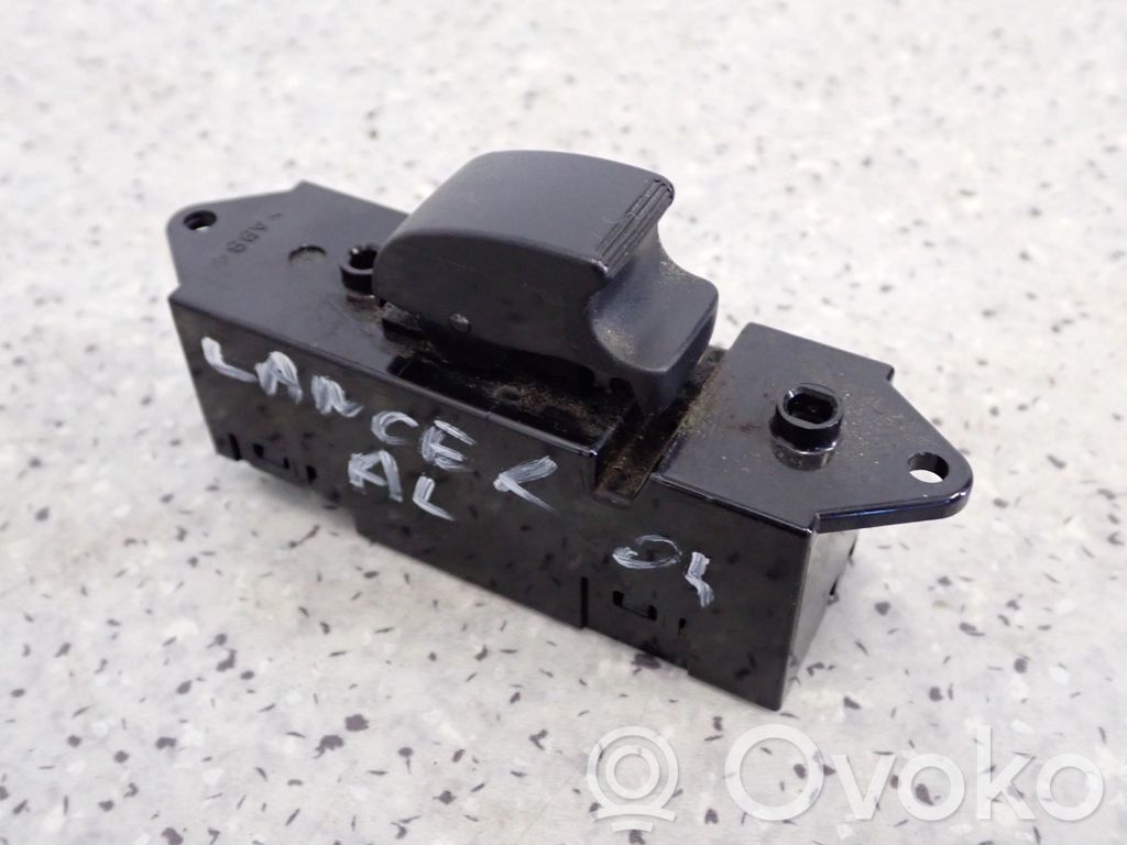 Mitsubishi Lancer Interruptor del elevalunas eléctrico 
