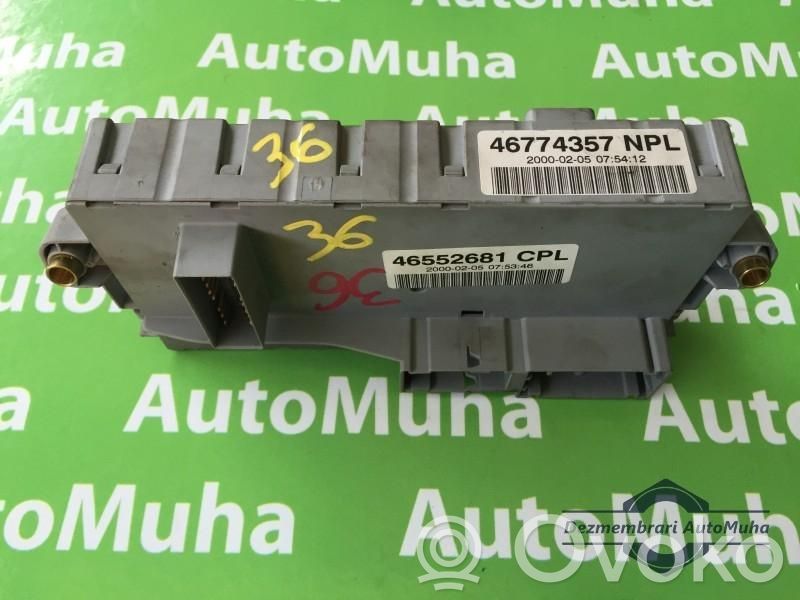 Fiat Punto (188) Ramka / Moduł bezpieczników 