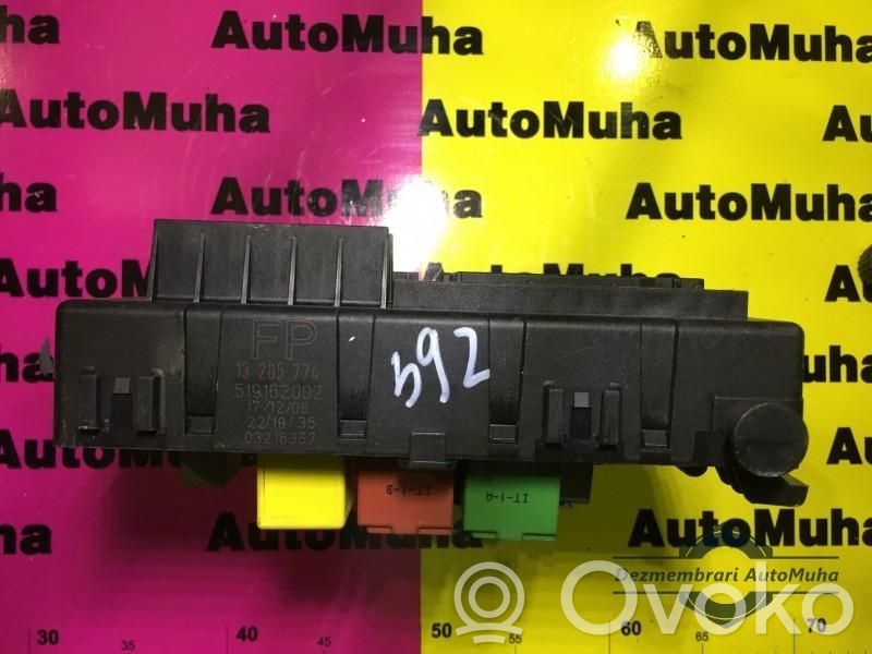 Opel Vectra C Fuse module 