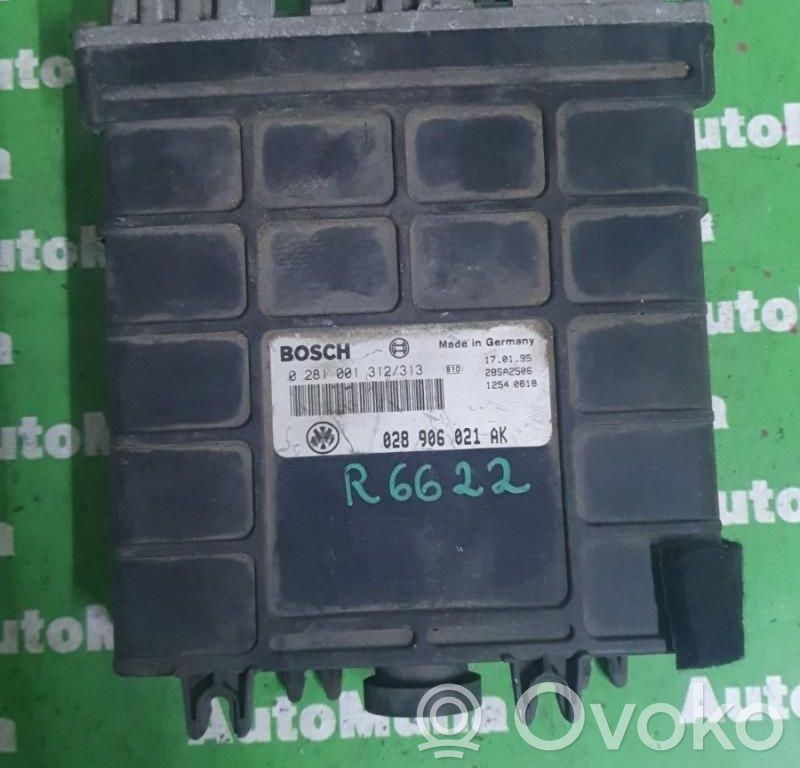 Volkswagen PASSAT B4 Unité de commande, module ECU de moteur 