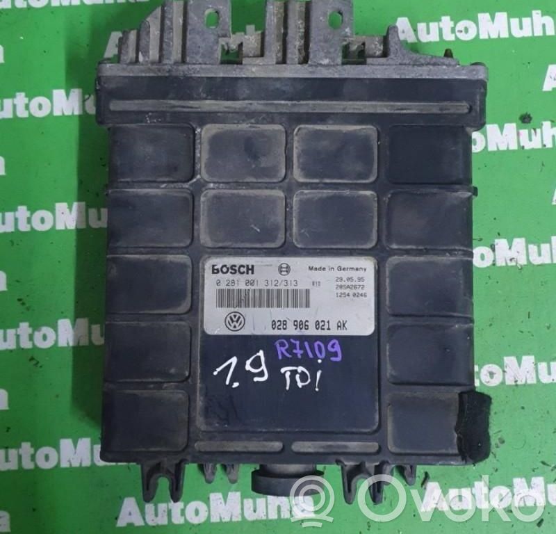 Volkswagen PASSAT B4 Unité de commande, module ECU de moteur 
