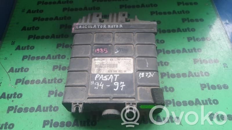Volkswagen PASSAT B4 Unité de commande, module ECU de moteur 
