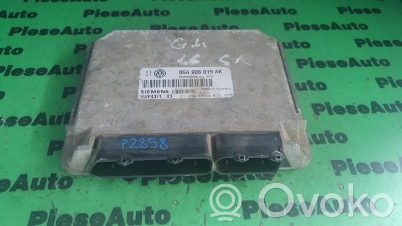 Engine control unit/module ECU   06A906019AK,5WP437103