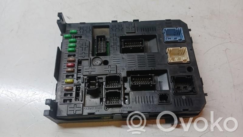 Peugeot 308 Módulo de fusible 
