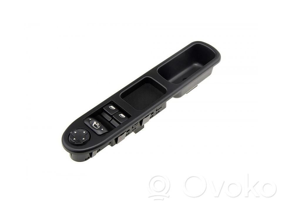 Peugeot 207 Electric window control switch 