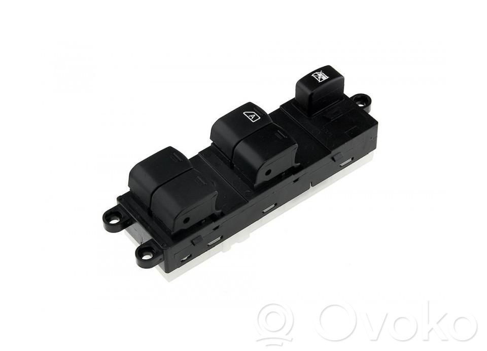 Nissan Navara D22 Electric window control switch 