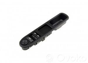 Peugeot 207 Electric window control switch 