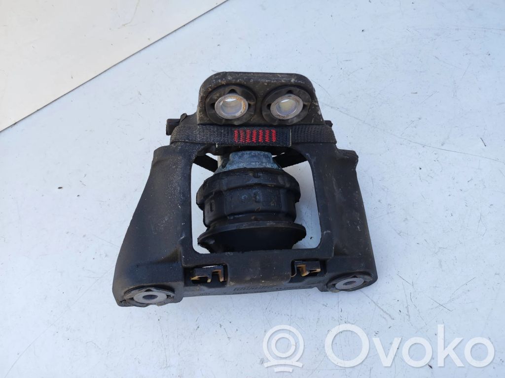 Volvo XC90 Engine mount bracket 