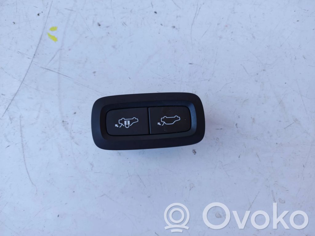 Tailgate/boot open switch button   31376890,15W491