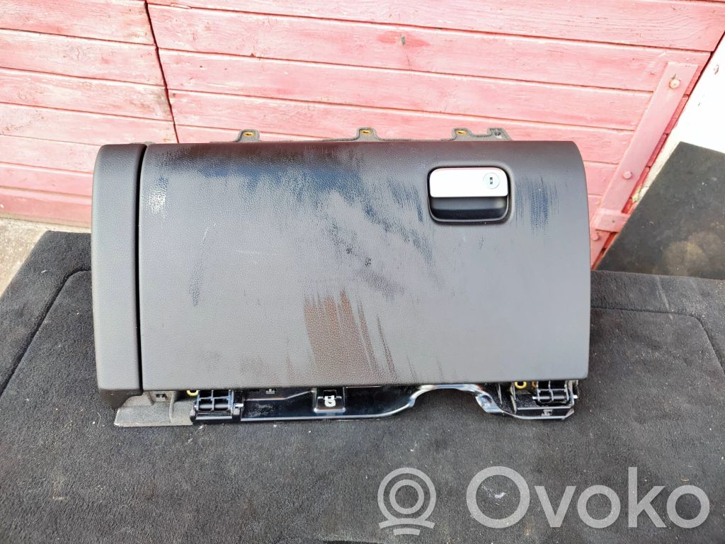 Porsche Cayenne (92A) Glove box 
