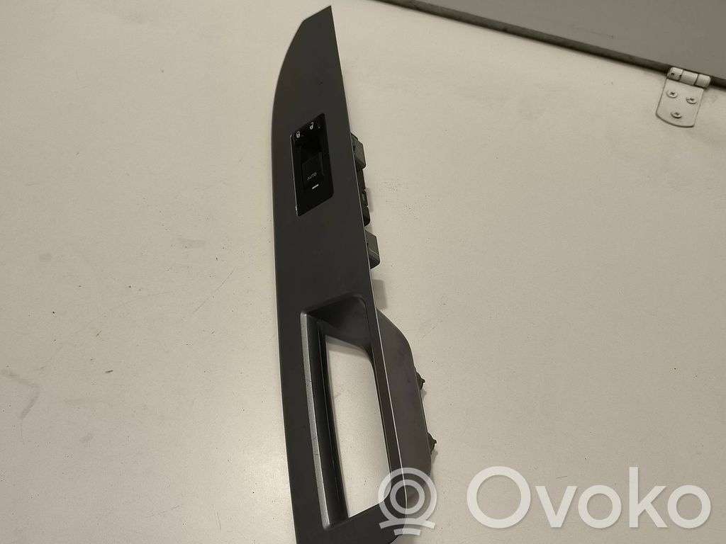 Chrysler Sebring (JS) Front door window switch trim 