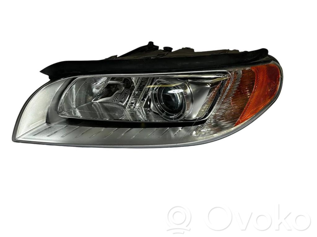 Volvo V70 Lampa przednia 