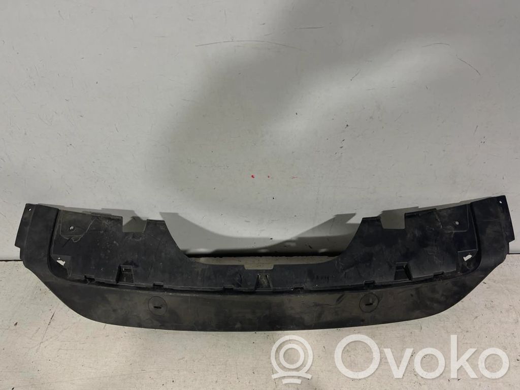 BMW X5 E70 Apakšējā bampera daļa 