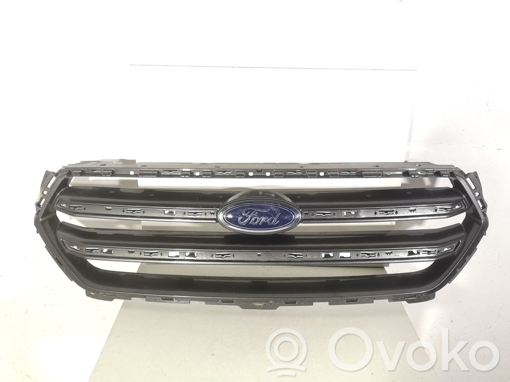 Ford Kuga II Etupuskurin ylempi jäähdytinsäleikkö 