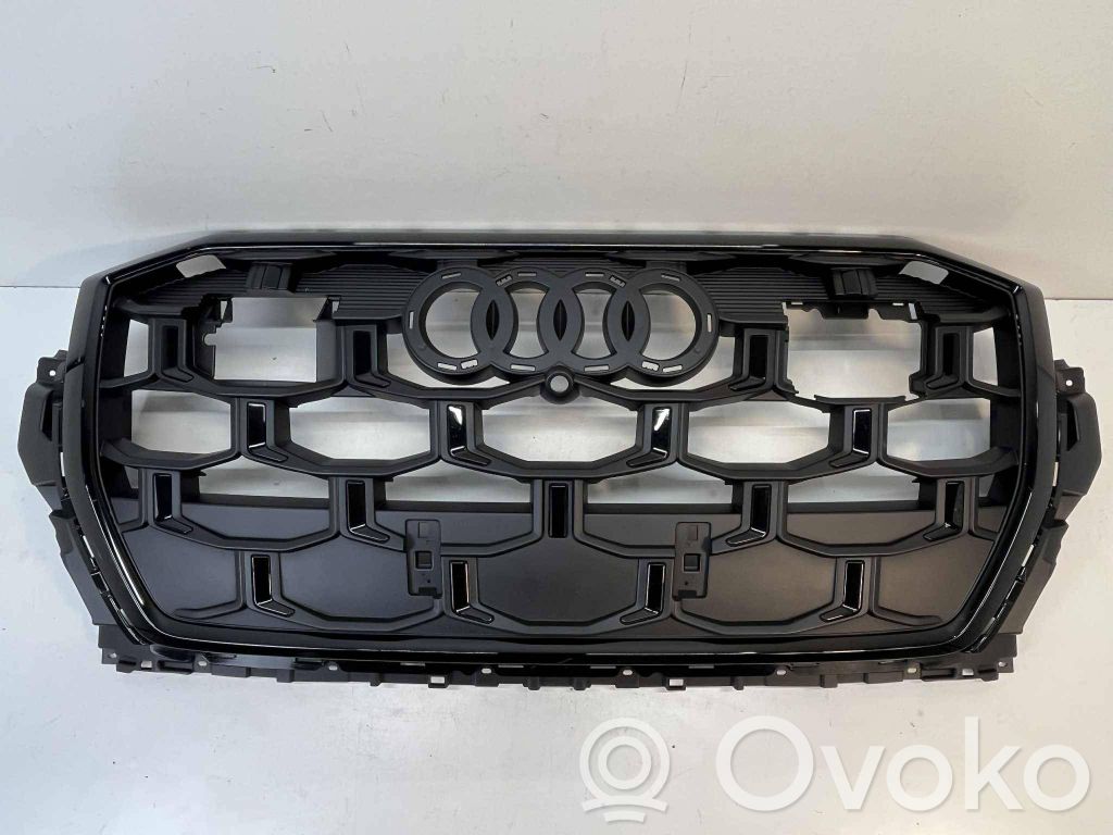 Audi Q7 4M Etupuskurin ylempi jäähdytinsäleikkö 