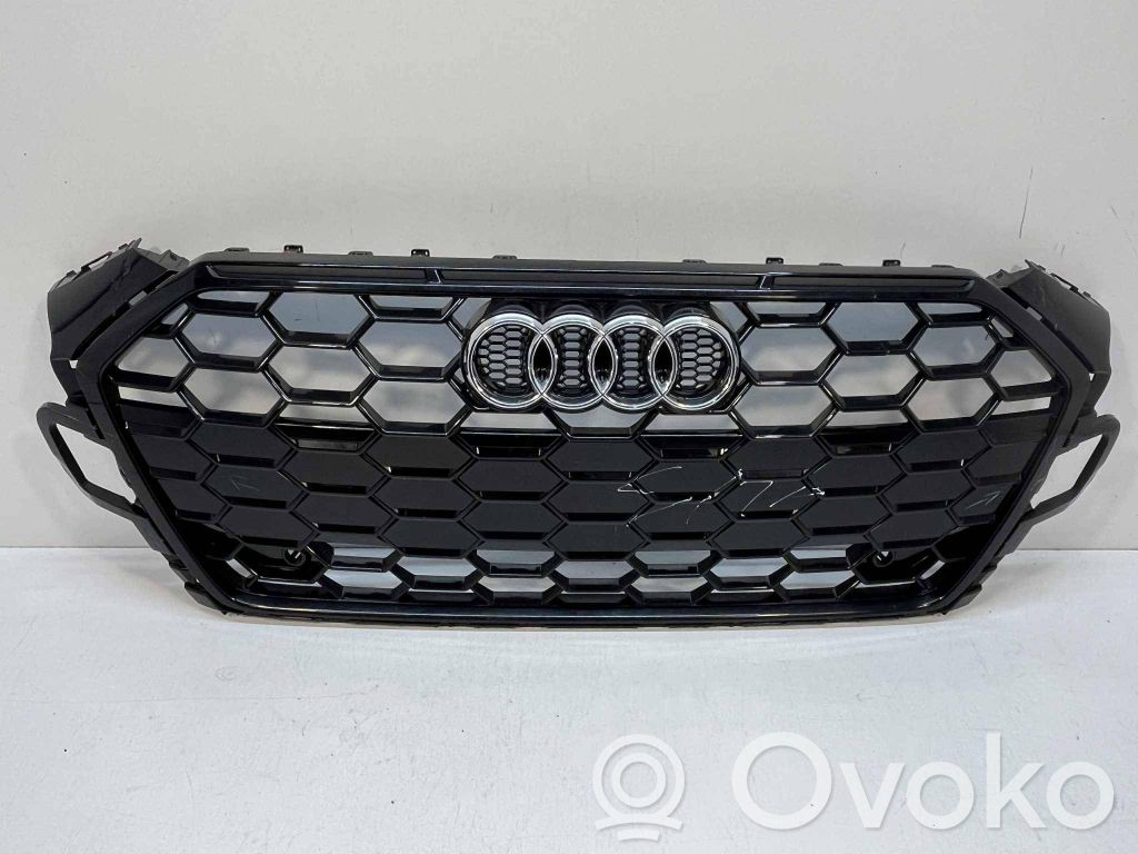 Audi A5 Augšējais režģis 