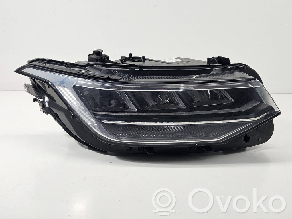 Volkswagen Tiguan Lampa przednia 