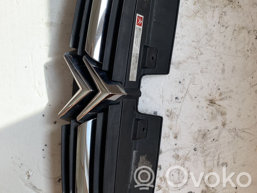 Front bumper upper radiator grill