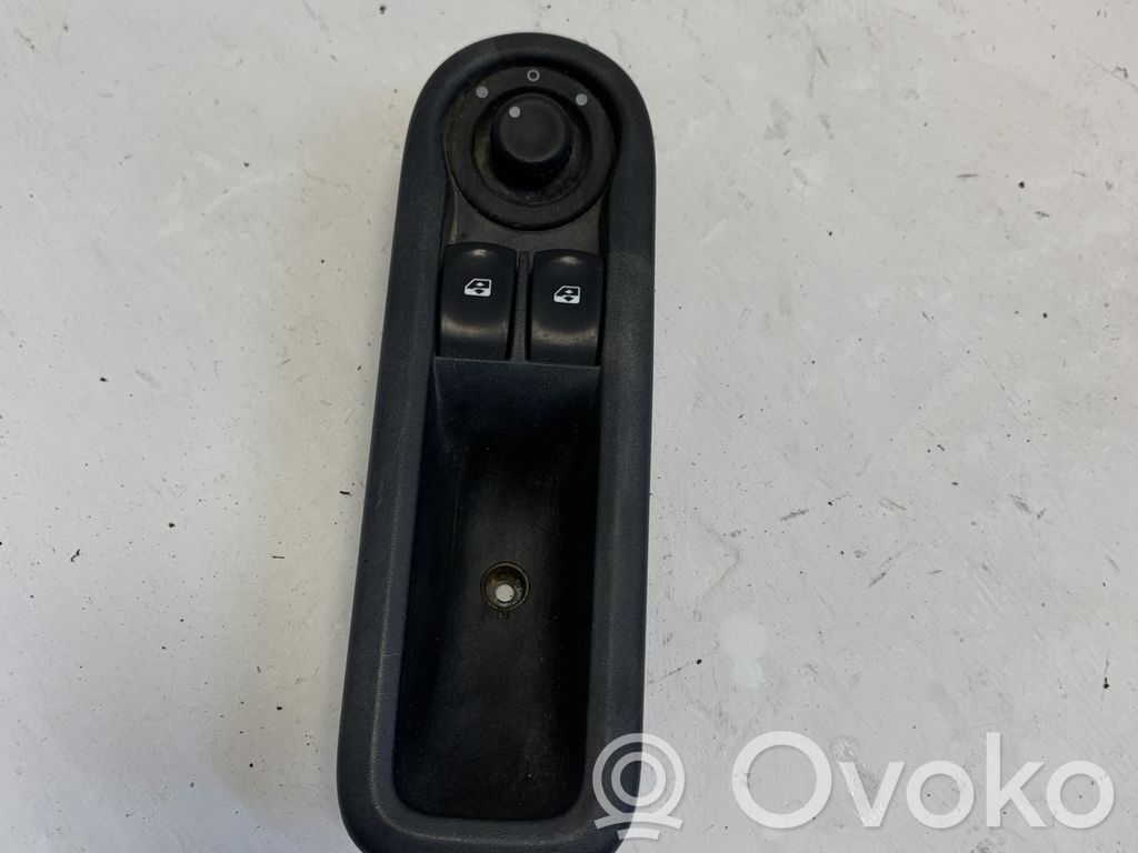 Renault Clio III Electric window control switch 