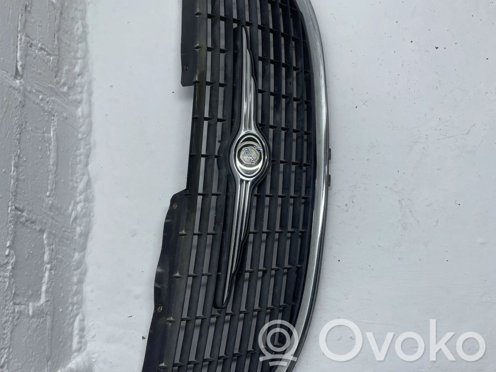 Chrysler Grand Voyager IV Augšējais režģis 