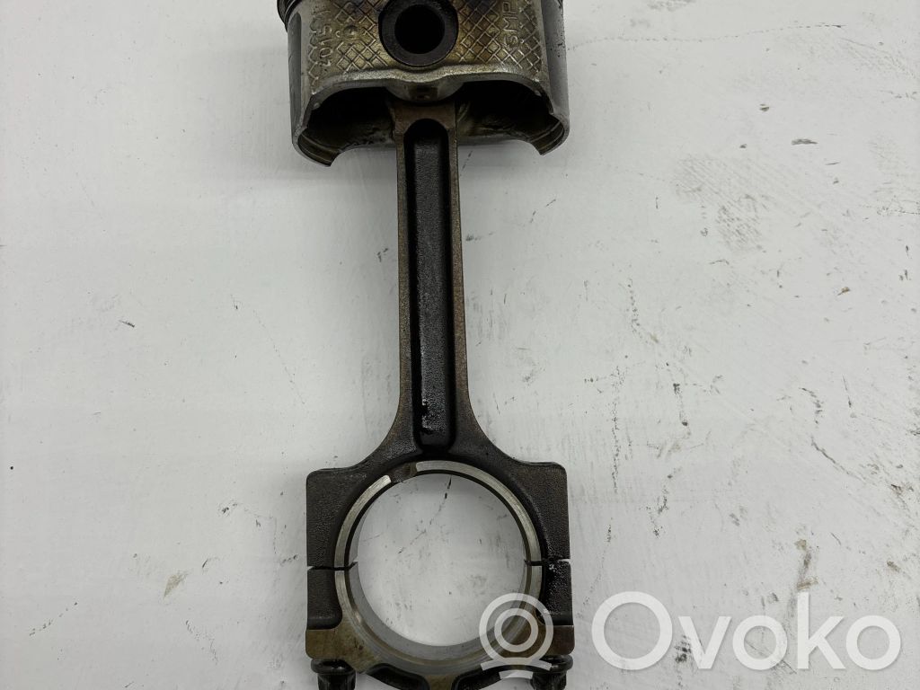 Ford Focus Piston with connecting rod 