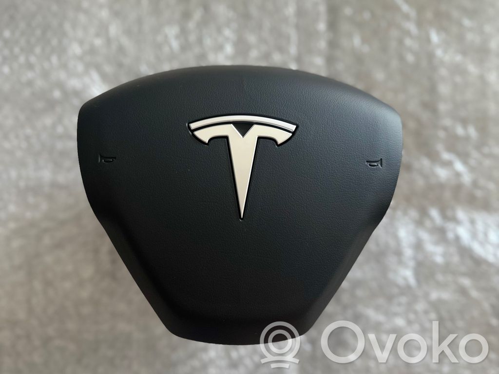 Tesla Model Y Ohjauspyörän turvatyyny 