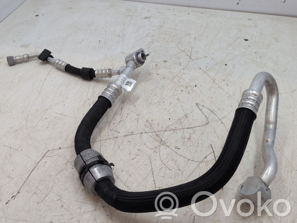 BMW XM Ilmastointilaitteen putki (A/C) 