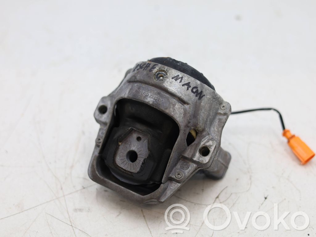 Porsche Macan (95B) Engine mount bracket 