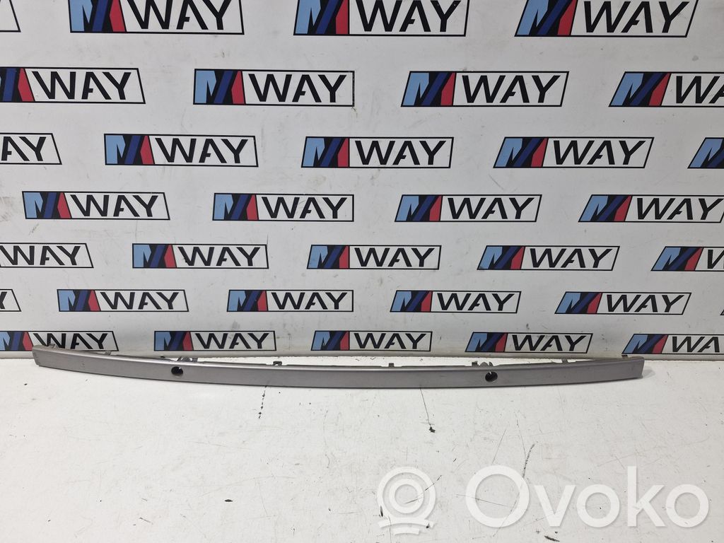 BMW 5 E39 Moldura embellecedora de la barra del amortiguador trasero 