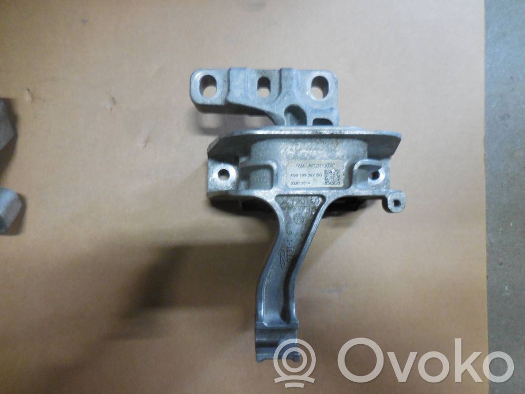 Volkswagen Golf VII Engine mount bracket 