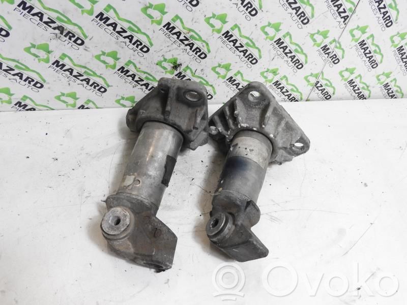 Audi A4 S4 B6 8E 8H Belka zderzaka przedniego 