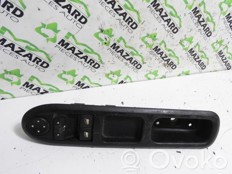 Peugeot 407 Electric window control switch 